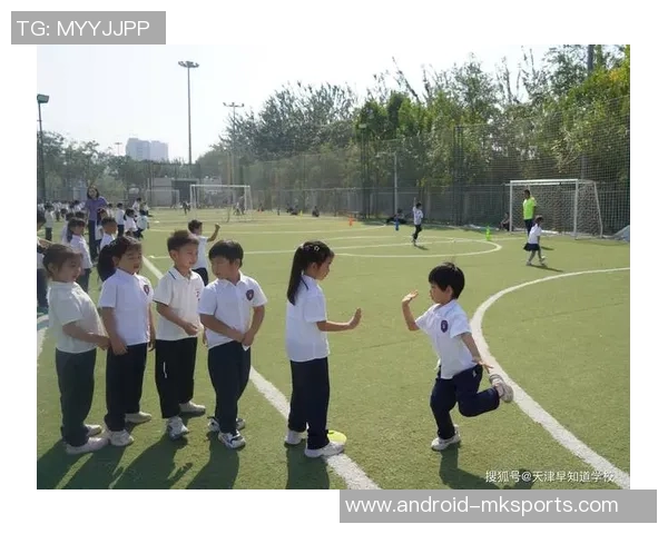 小学二年级学生快乐踢足球的趣味活动与成长体验分享 小学二年级学生快乐踢足球的趣味活动与成长体验分享